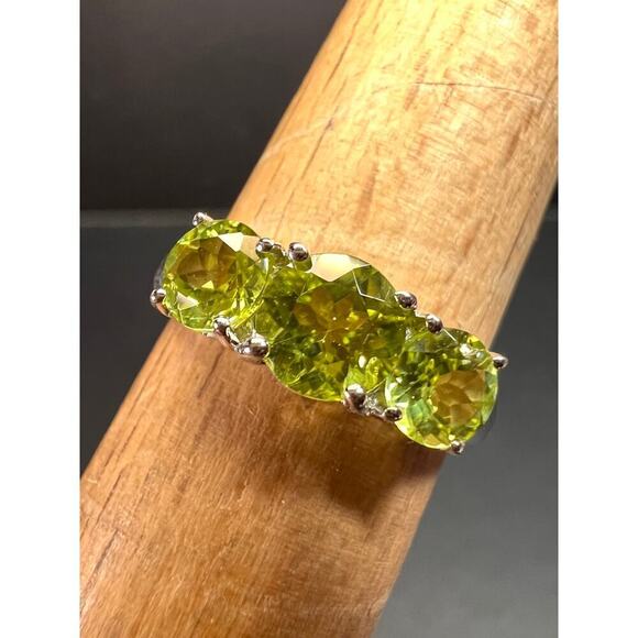 Vintage peridot three stone sterling silver ring size 7 - Picture 1 of 12